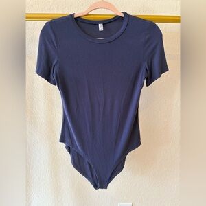 Women’s navy blue short sleeve bodysuit, fitted - large